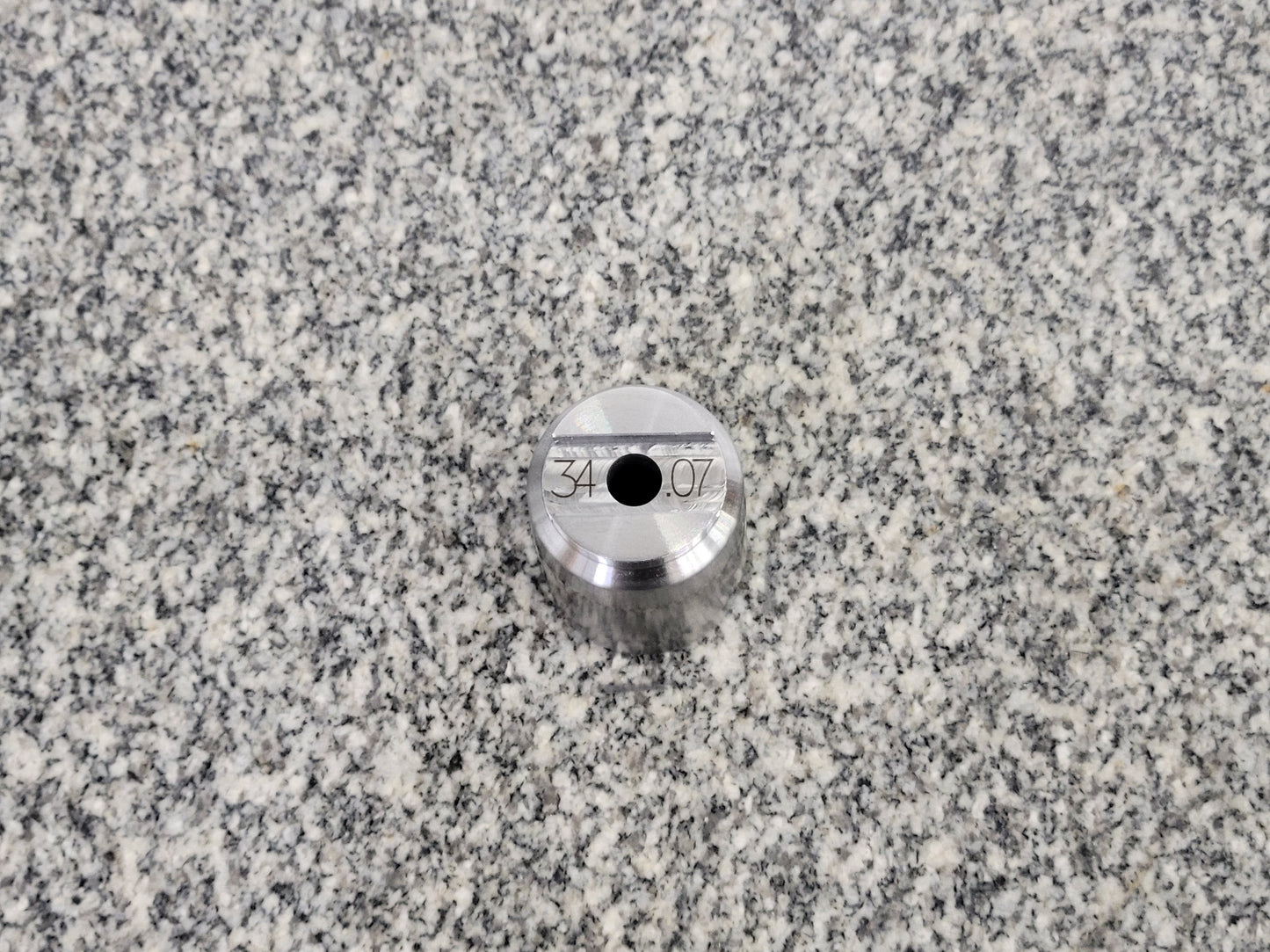 Outil de dimensionnement et de brunissage des bagues de fourche