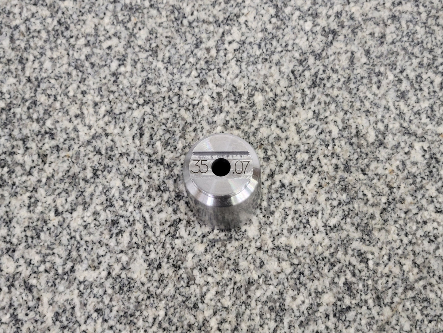 Outil de dimensionnement et de brunissage des bagues de fourche