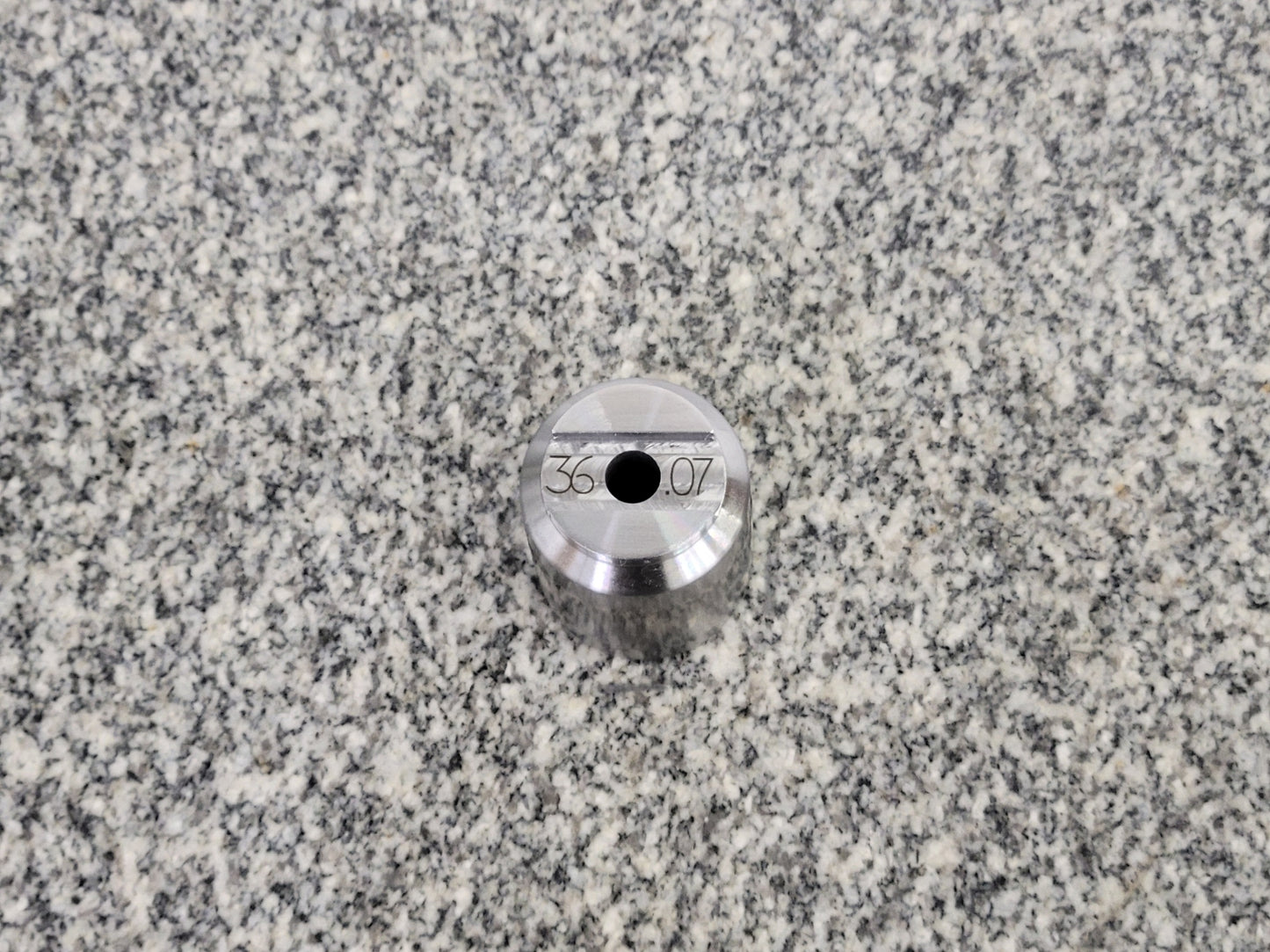 Outil de dimensionnement et de brunissage des bagues de fourche