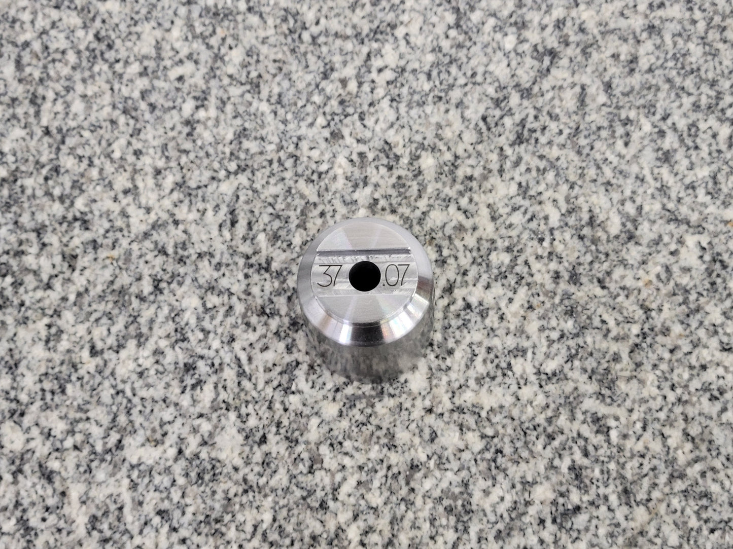 Outil de dimensionnement et de brunissage des bagues de fourche