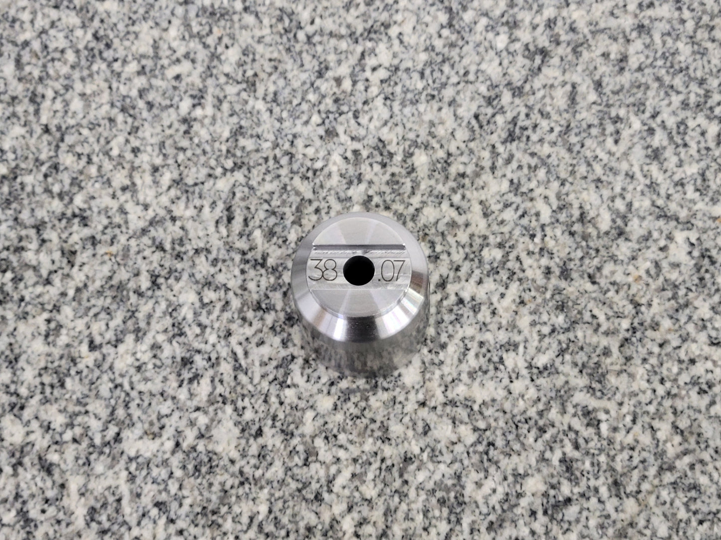 Outil de dimensionnement et de brunissage des bagues de fourche